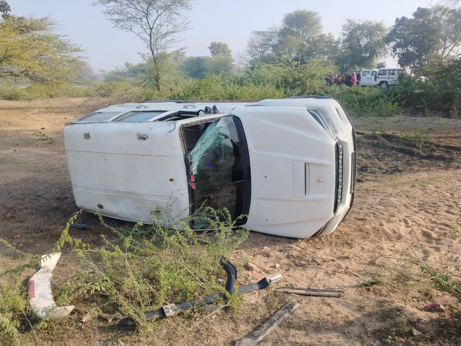 स्कॉर्पियो व बाइक में हुई जबरदस्त टक्कर, तीन घायल 